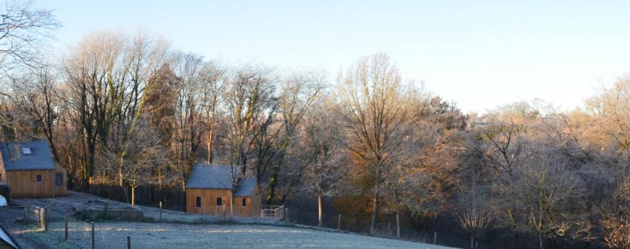 Les Cabanes Des Pierreux Hotell Gesves Exteriör bild